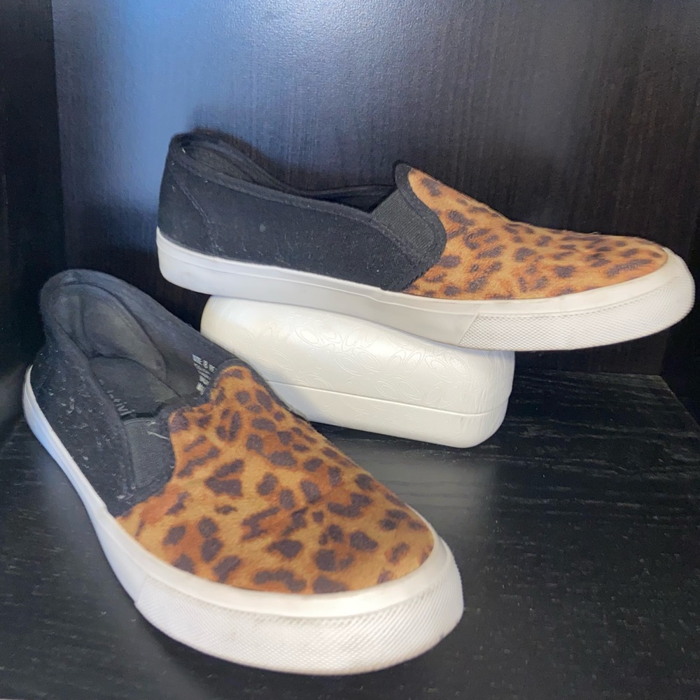 Leopard Canvas Slip On shoes, Size 8M